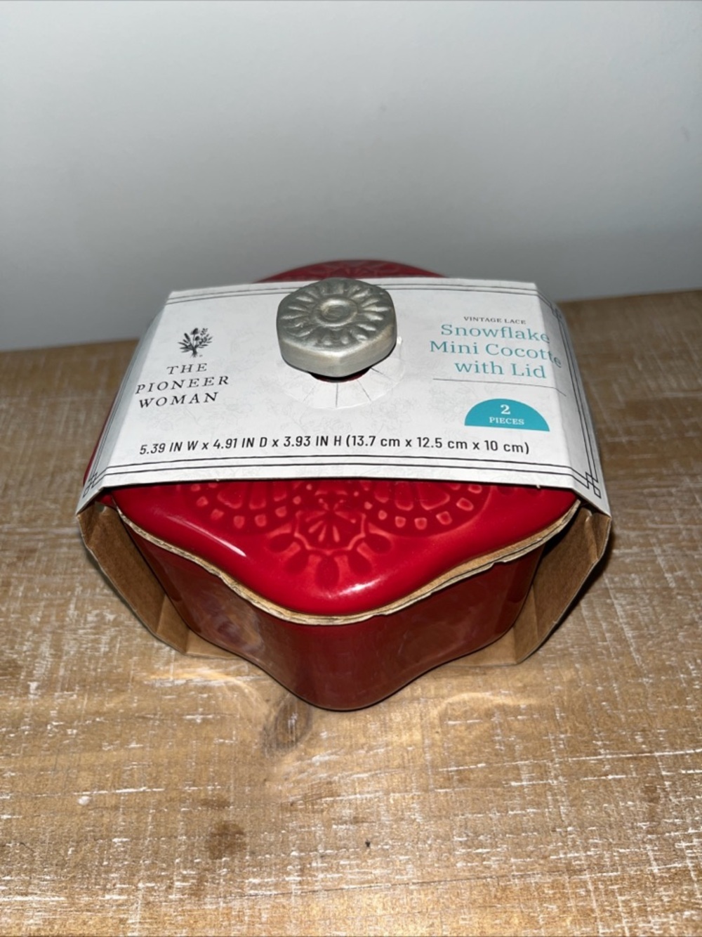 The Pioneer Woman Snowflake Mini Cocotte with Lid - Red NWT